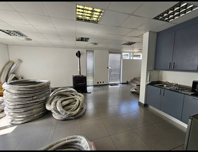 1,768M² FACTORY FOR SALE IN LANSERIA
